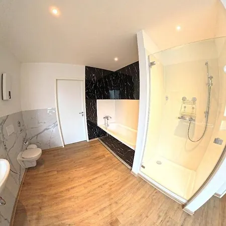 Spacious 4-bedroom House For 8 People Bonn