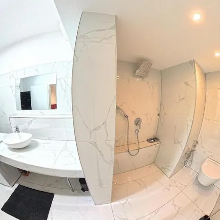 Spacious 4-bedroom House For 8 People *