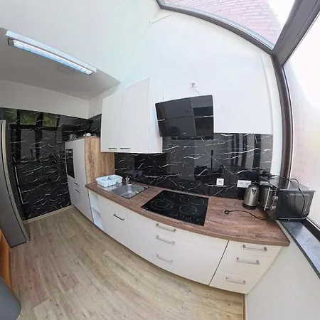 Spacious 4-bedroom House For 8 People Bonn
